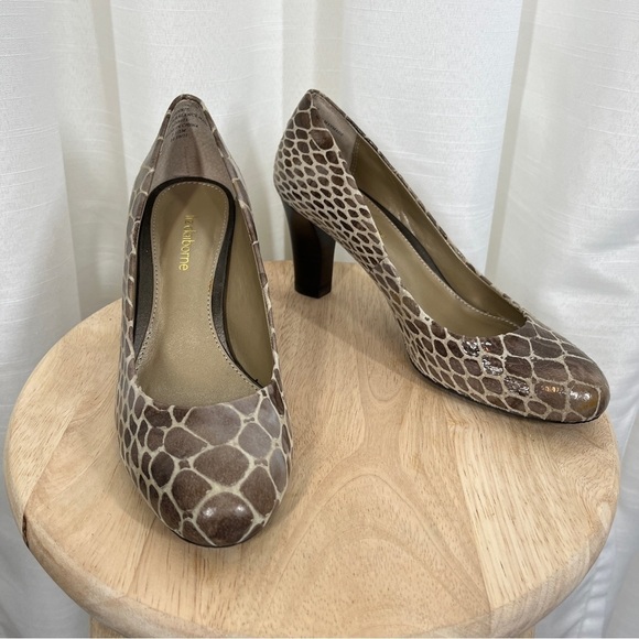 Liz Claiborne faux snake print pumps - Picture 1 of 9